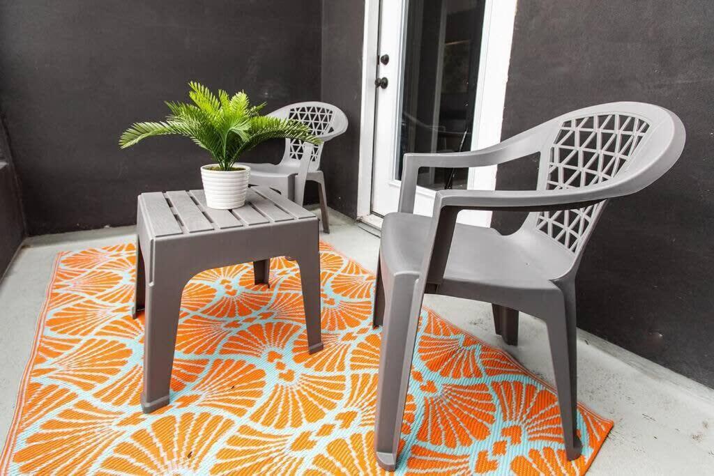 Restaurants-Pets-Professionals-Fastwifi-A C-Patios Apartment San Diego Exterior photo