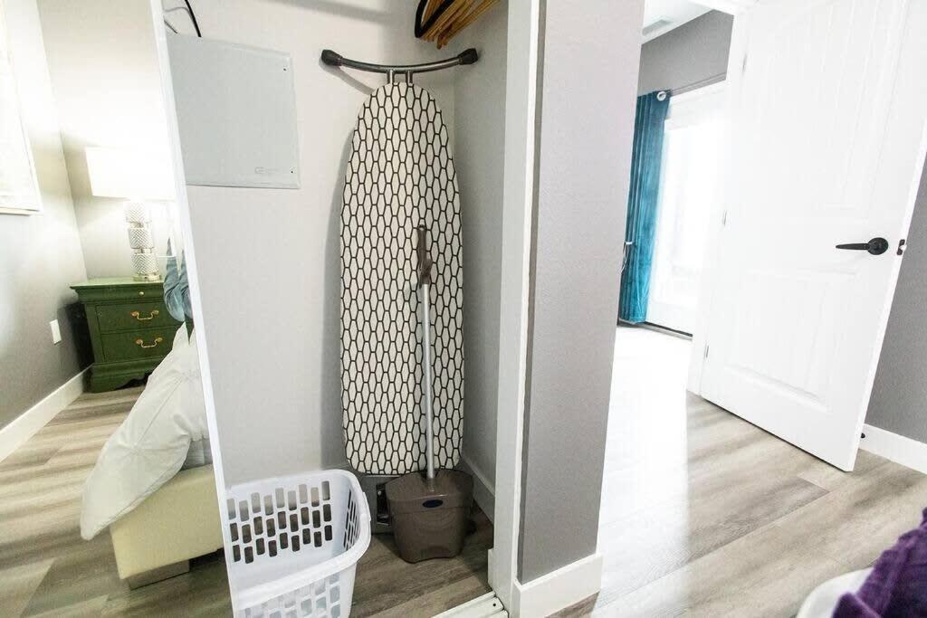 Restaurants-Pets-Professionals-Fastwifi-A C-Patios Apartment San Diego Exterior photo