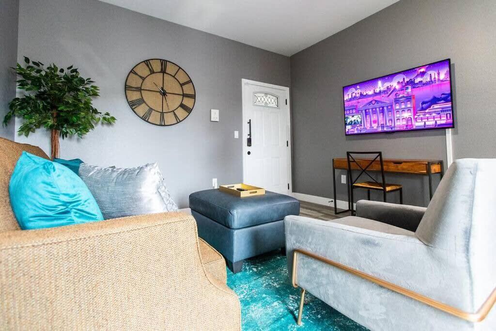Restaurants-Pets-Professionals-Fastwifi-A C-Patios Apartment San Diego Exterior photo